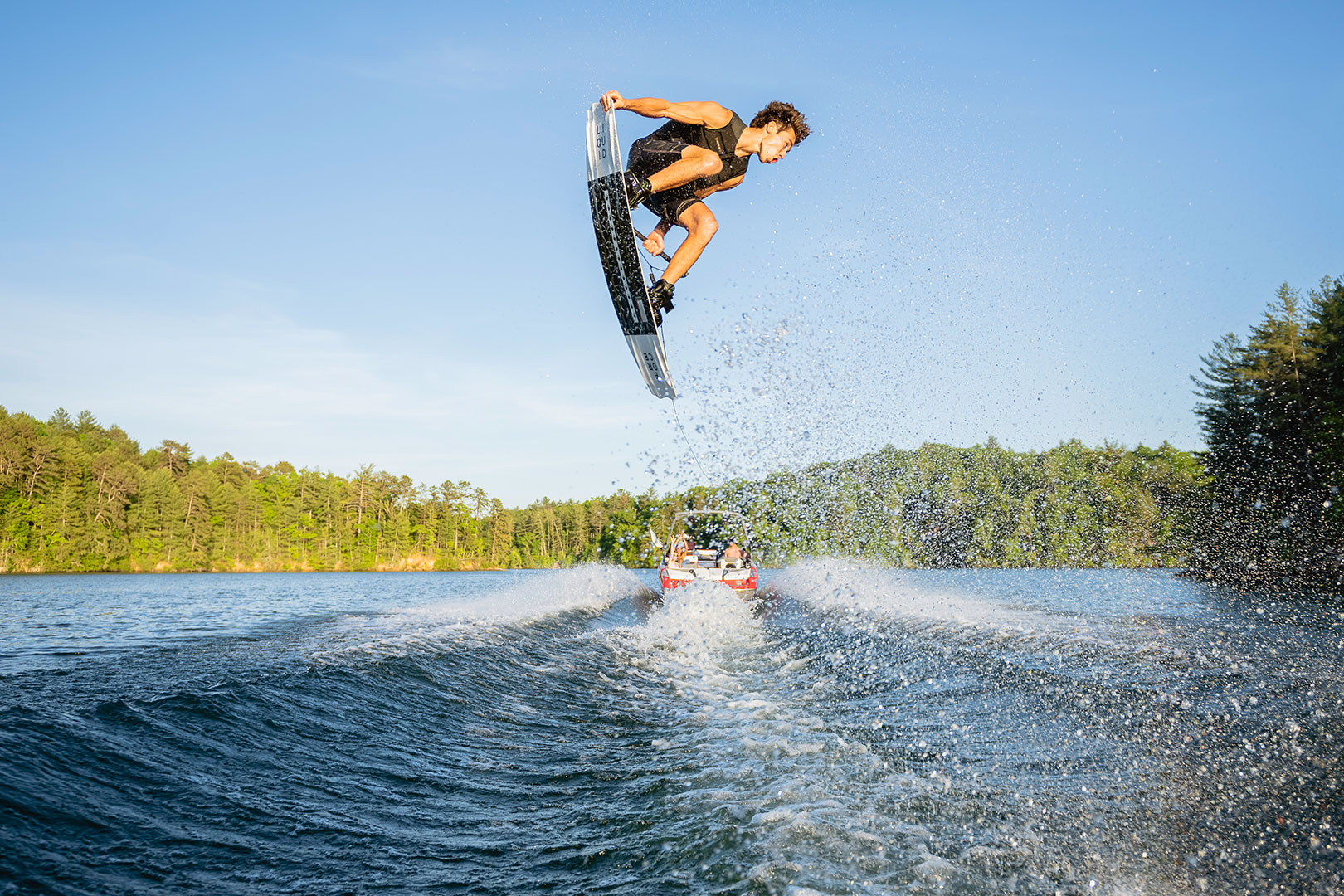 Axis A20 20Foot Wakesurfing Boat Make Waves Of Any Size
